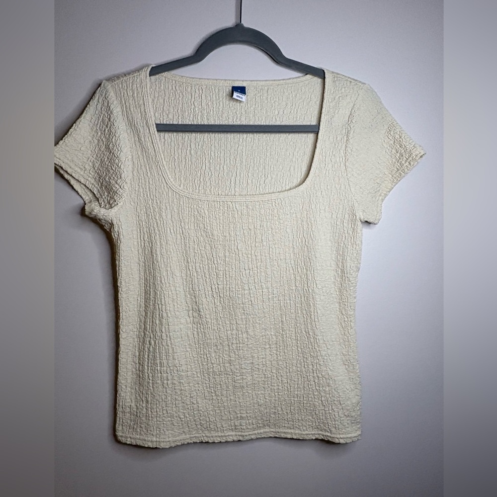 Women’s Old navy textured short sleeve top cream. Size medium